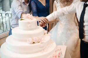 How to Make & Decorate a Wedding Cake