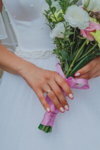 6 Things to Think About When Choosing a Wedding Bouquet