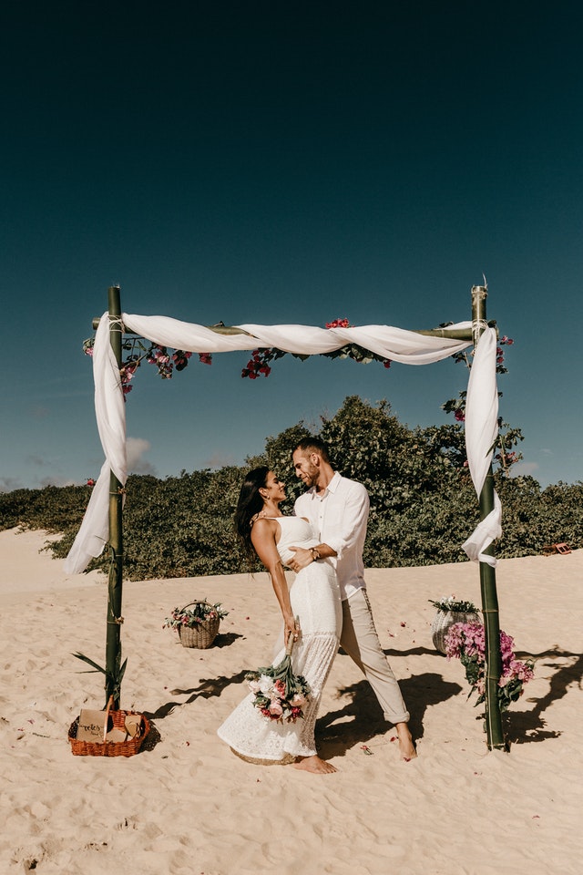 Hosting an Outdoor Wedding: What You Should Know